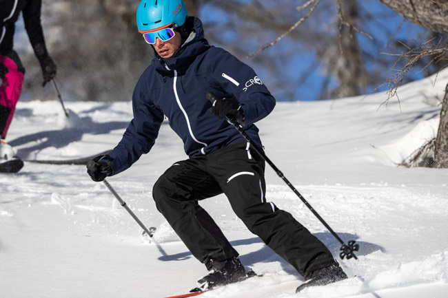 Layering: Wind- und wasserdichte Hardshell Jacke als äußerste Schicht. Gut geschützt vor Wind und Wetter.